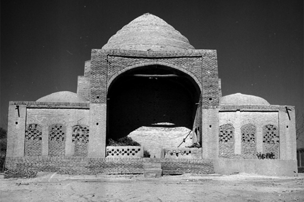 Photo of the building by Hélène Roger-Viollet and Jean Fischer